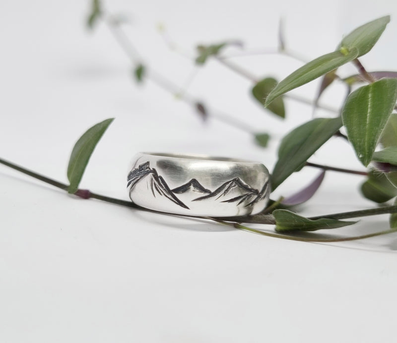 Carved Mountain Ring size P